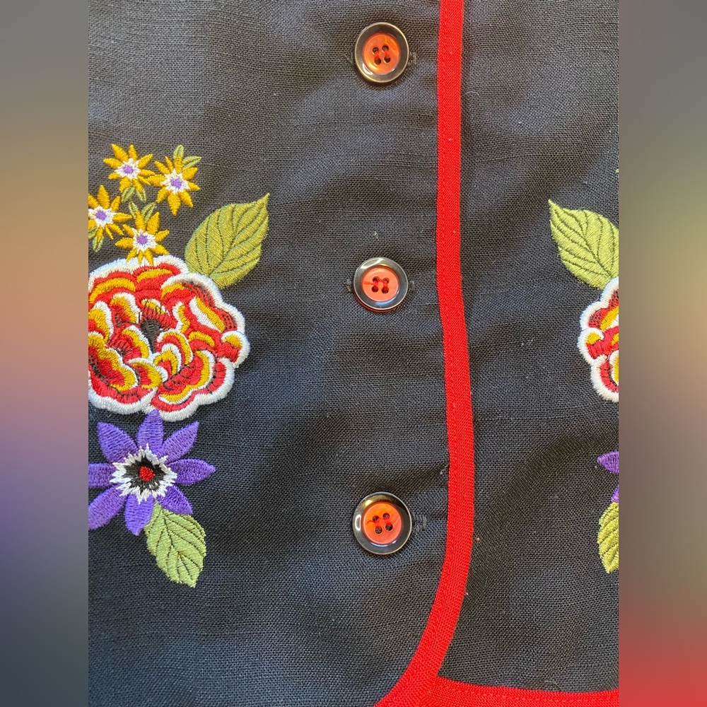 EVA Vintage 90s Square Fit Floral Embroidered Red Trimmed Vest Boho Teacher SZ8 - Picture 4 of 8